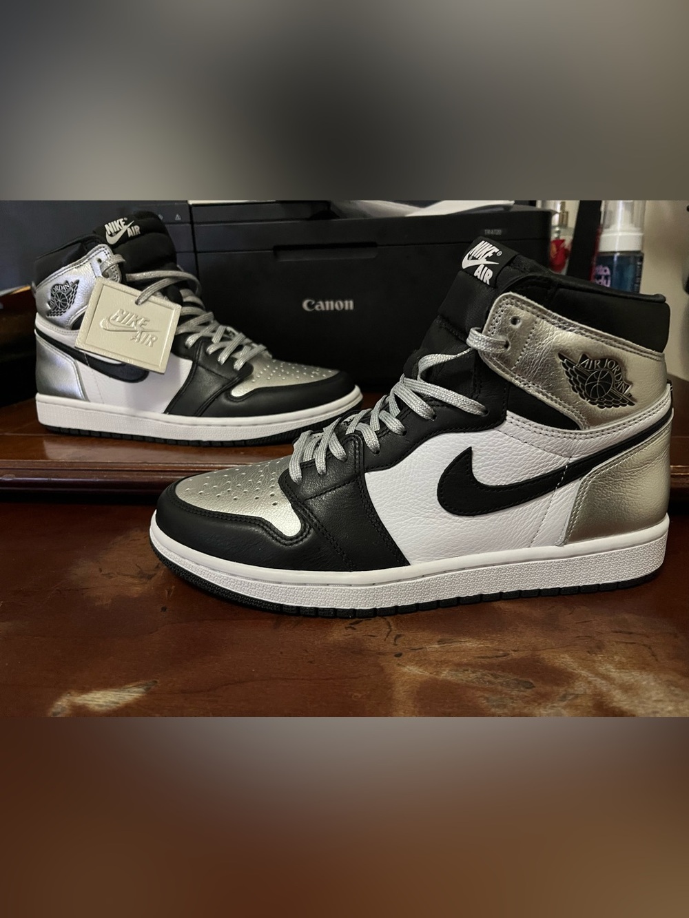 Jordan 1 high og metallic silver size women 9.5